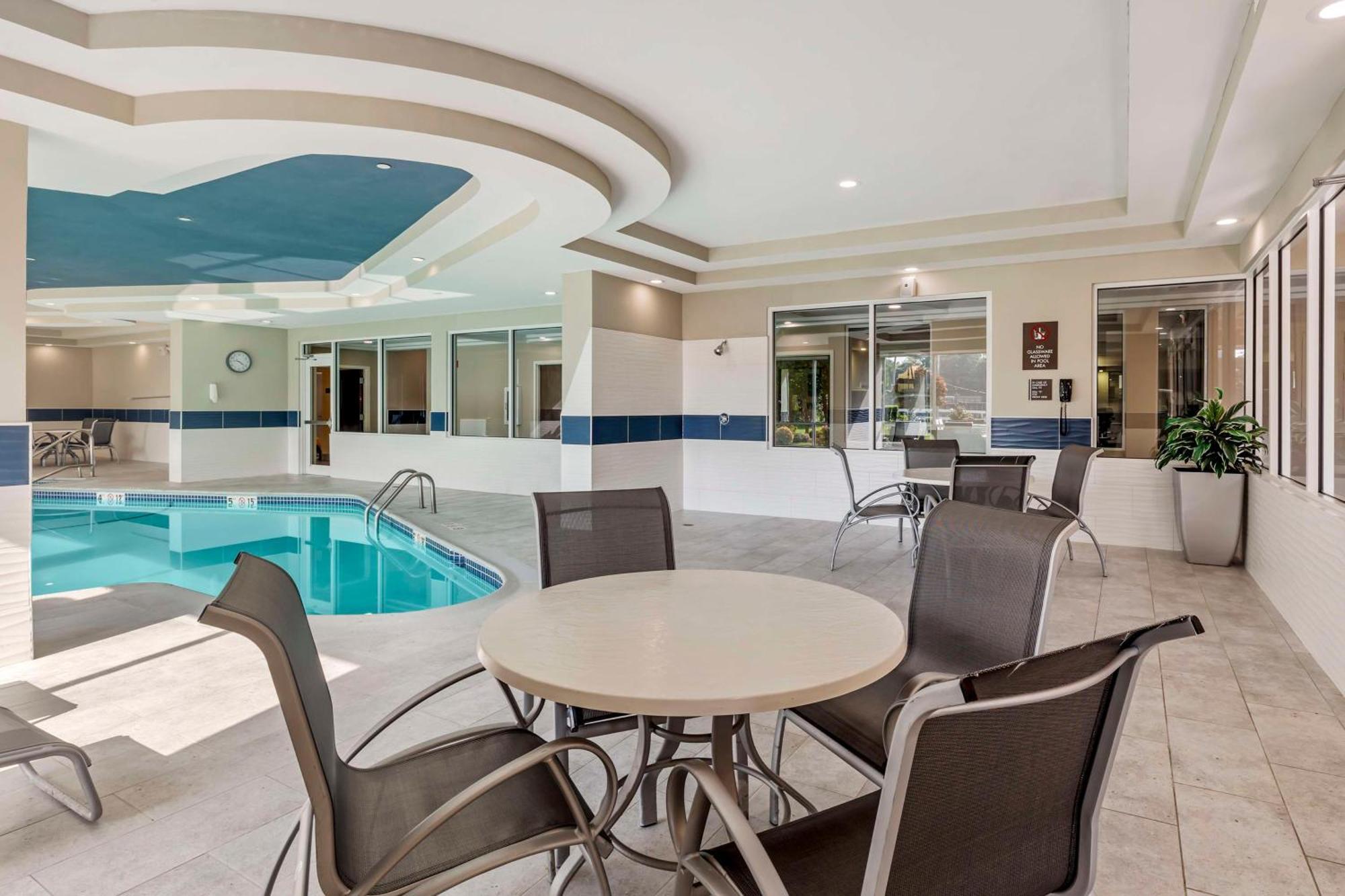 Best Western Plus North Shore Hotel Данверс Экстерьер фото