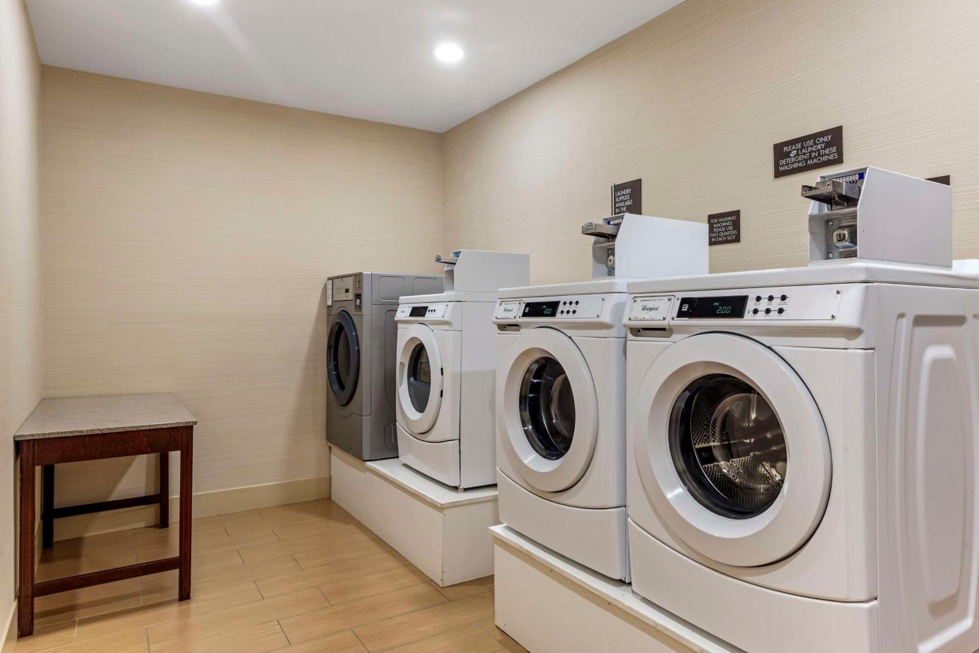 Best Western Plus North Shore Hotel Данверс Экстерьер фото